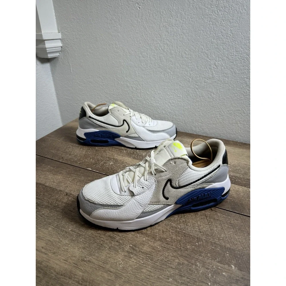 Nike product pair